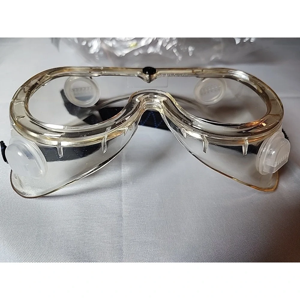 New Clear Safety Goggles - Splash Protection, Eye Protection, Anti-Fog, Vented